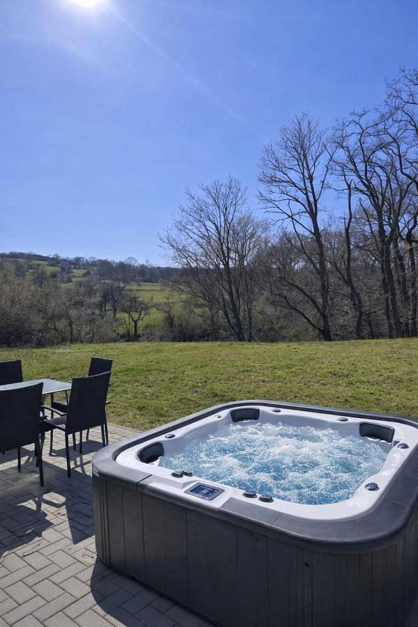 Ferienhaus für 6 Personen, mit Garten und Whirlpool in Gemünd