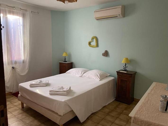 Location de vacances pour 6 personnes, avec jardin ainsi que jacuzzi et piscine à Solliès-Pont - 2