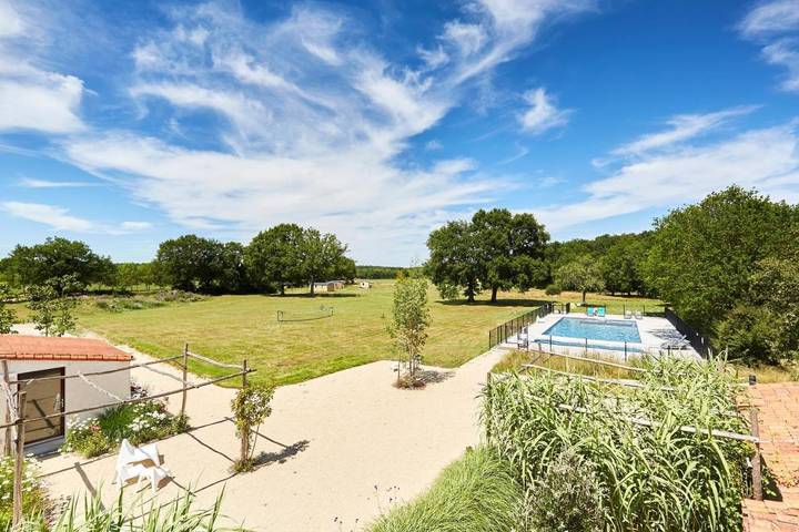 Gîte pour 4 personnes, avec jardin ainsi que piscine et vue à Chauché