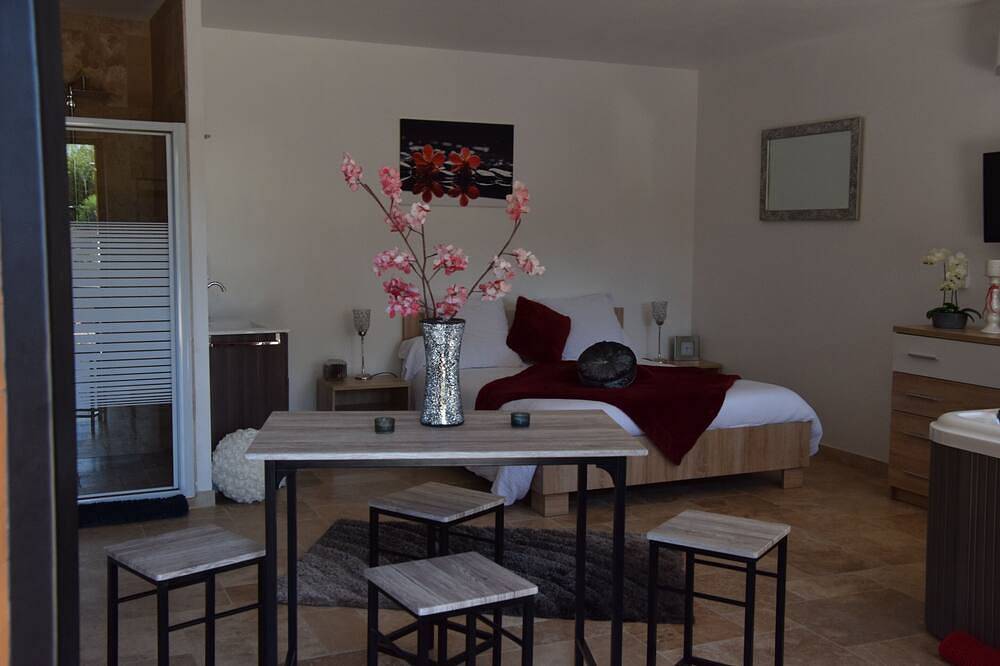 Gîte-L'Étoile Spa-Romántico-Bañera de hidromasaje-Vista al campo in Beynac-et-Cazenac, Périgord Noir