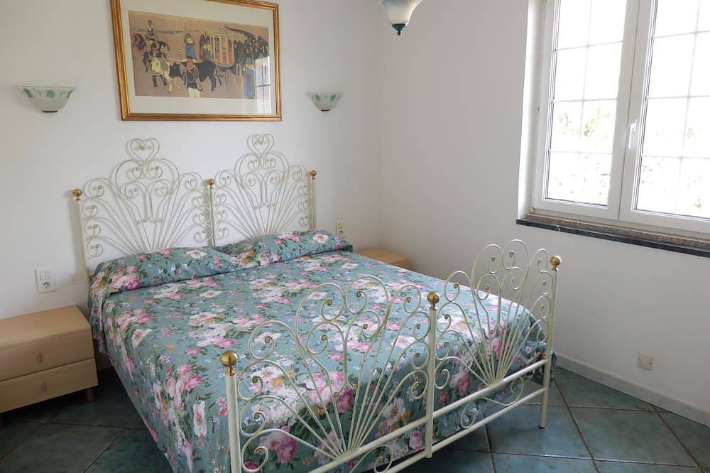 Ganze Wohnung, 100 m vom Ortszentrum und Geschäften, 300 m vom Meer und Sporthafen in Porto-Vecchio, Sartène und Umgebung