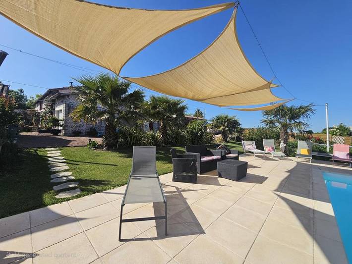 Location de vacances pour 15 personnes, avec jardin ainsi que vue et piscine dans Baignes - 4