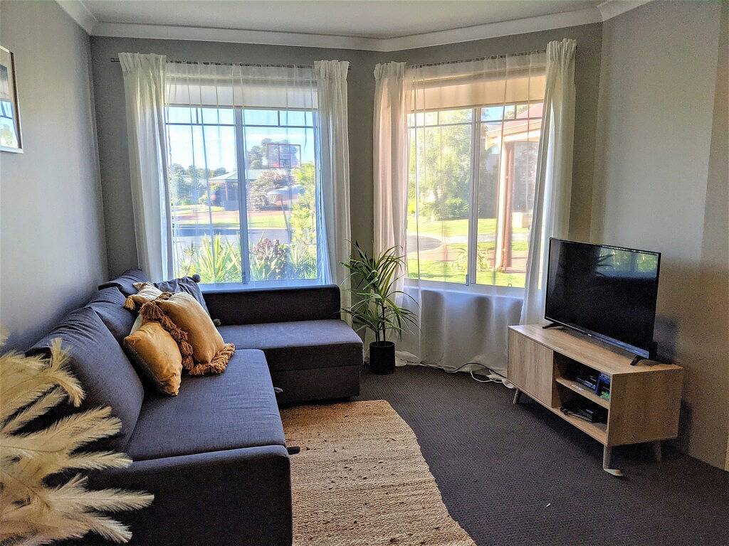 Gemütliches Einfamilienhaus mit Blick auf den Golfplatz, Wlan, nahem Strand und zentralem Geschäftsviertel in Dunsborough, Western Australia