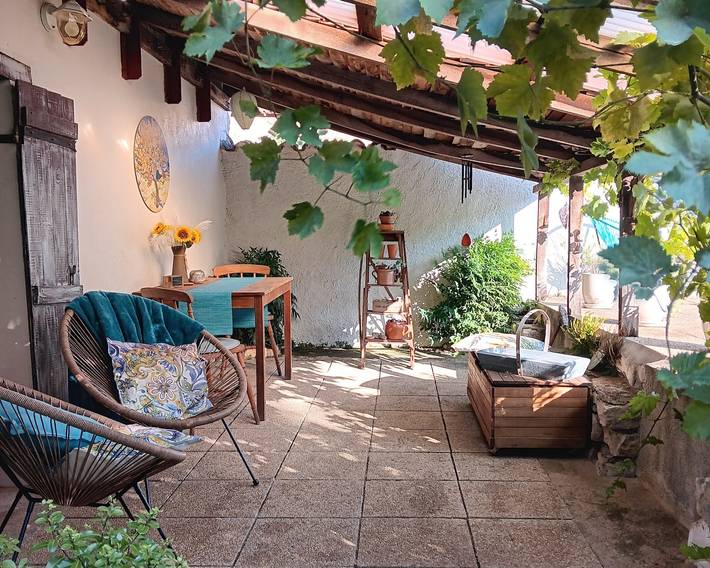 Gîte pour 2 personnes, avec Terrasse ainsi que Jardin et Piscine