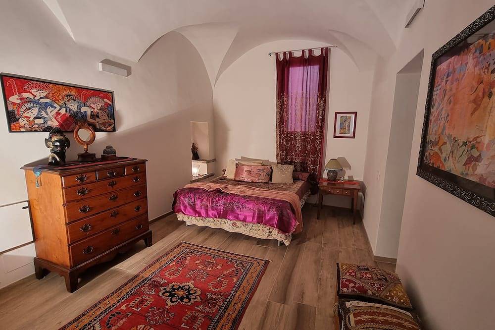 Ganze Wohnung, Beautifully restored romantic apartment in the centre of historic Dolcedo in Dolcedo, Dolcedo Gemeinde