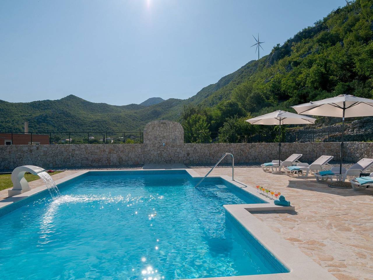 Villa Elin mit großem, privatem Pool in Seoca in Dalmatinisches Zagora