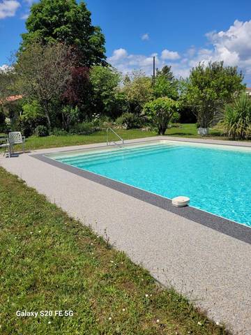 Hôtel pour 2 personnes, avec piscine et jardin à Hagetmau