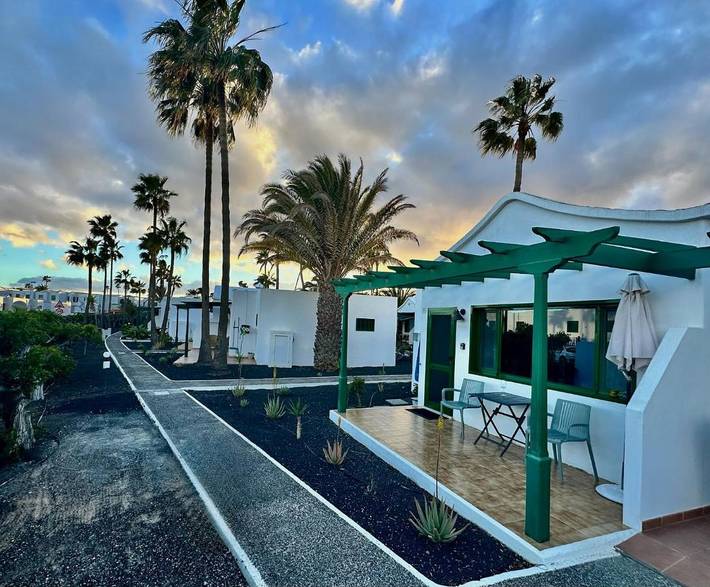 Bungalow para 4 personas, con jardín además de piscina para niños y piscina en Puerto del Carmen