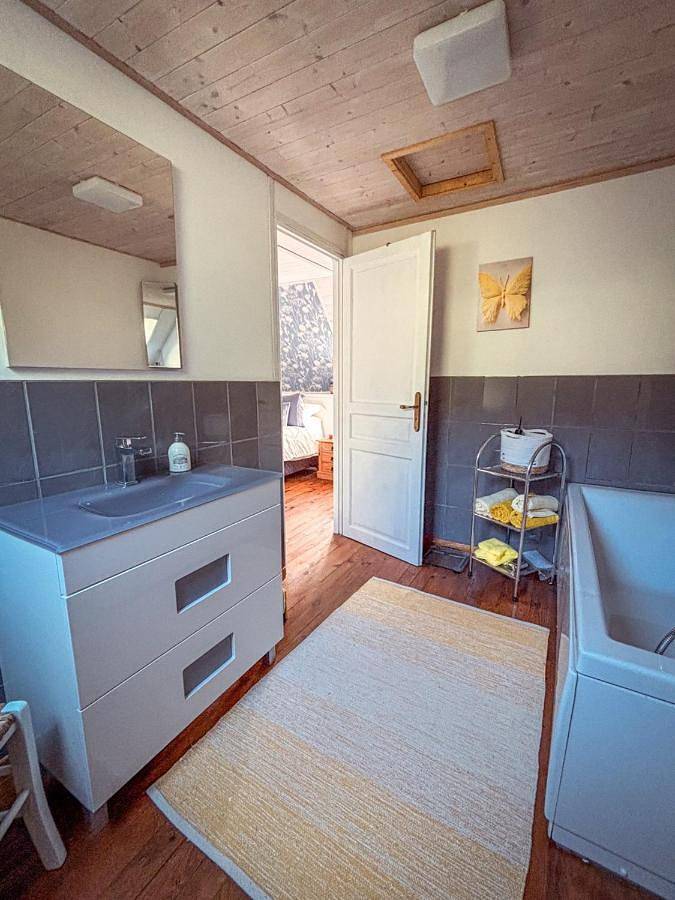 Location de vacances pour 8 personnes, avec vue et jardin à Montchamp - 4