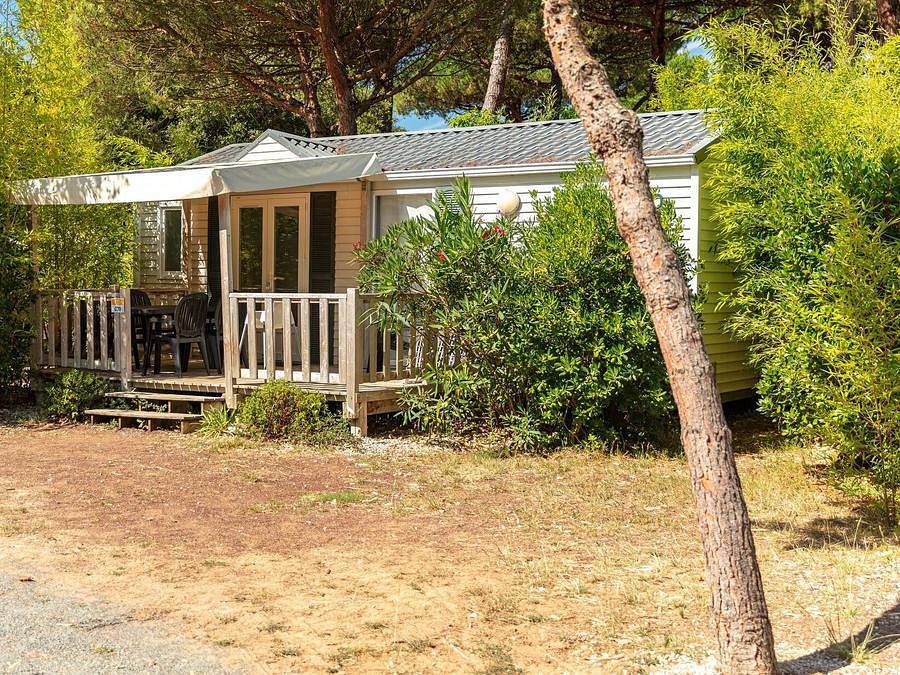 Camping La Grainetière - Bungalow 4 personnes - Mobil-home | Classic | 2 Ch. | 4 Pers. | Terrasse surélevée | Tv in La Flotte, Île de Ré