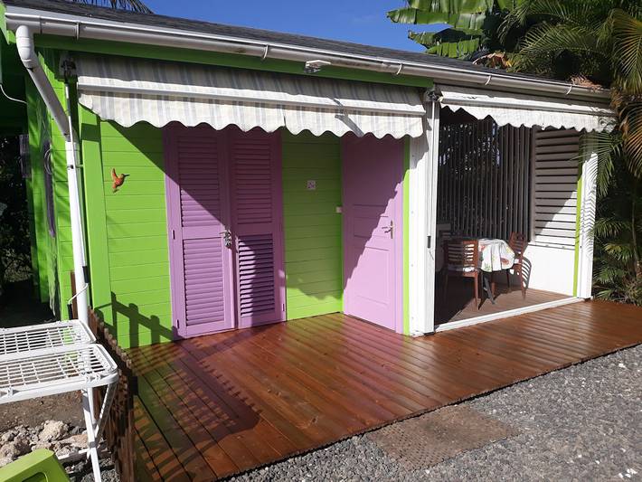 Gîte pour 4 personnes, avec piscine et jacuzzi ainsi que terrasse et jardin