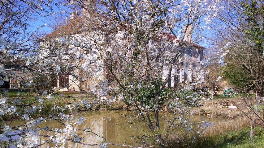 Chambre d’hôte pour 2 personnes, avec jardin ainsi que vue sur le lac et piscine - 1