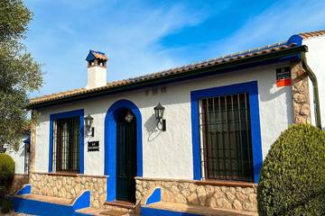 Casa rural para 6 personas, con jardín y piscina, Se admiten mascotas en Hornachuelos
