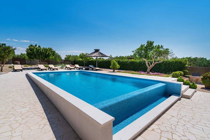 Villa für 8 Personen, mit Terrasse und Garten, kinderfreundlich in Zadar - 2