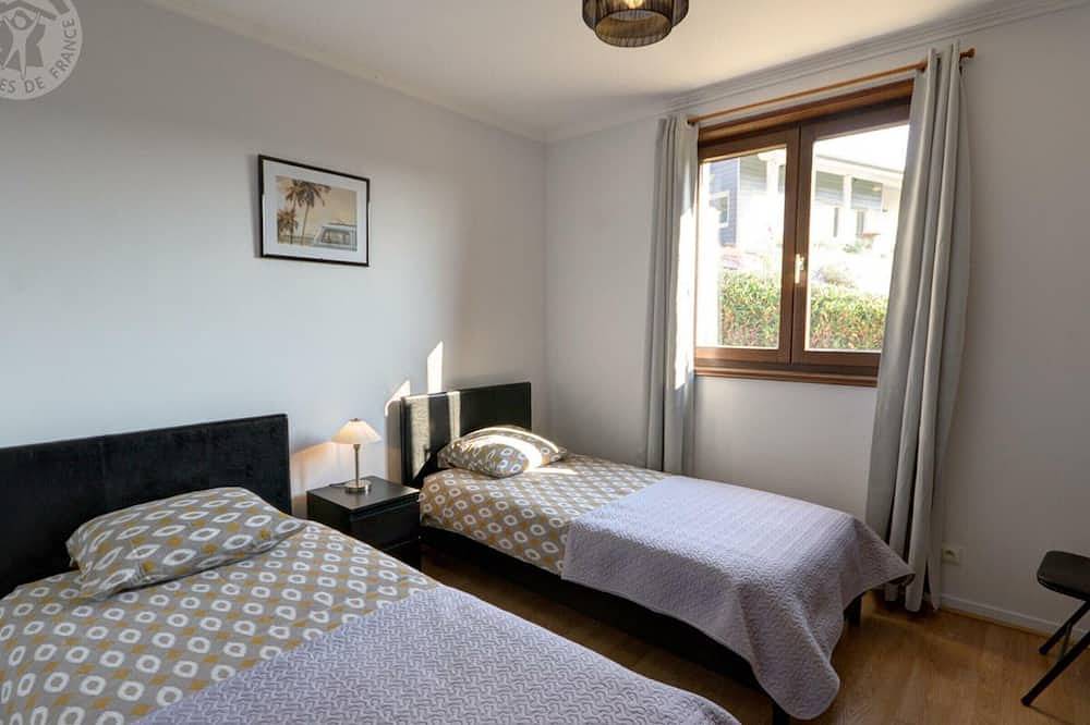 Spacious 4Br Villa with Game Room, Garage, and Scenic Terrace in Saint-Christo-en-Jarez in Saint-Christo-en-Jarez, Loire