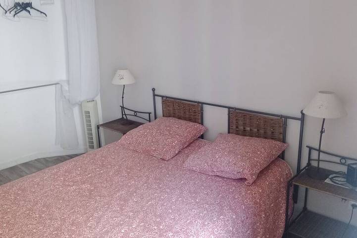 Entire apartment, Apartment downtown Forcalquier in Forcalquier, Parc naturel régional du Luberon