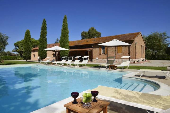 Rustico per 7 persone, con Terrazza e Giardino nonché Piscina e Panorama a Grosseto