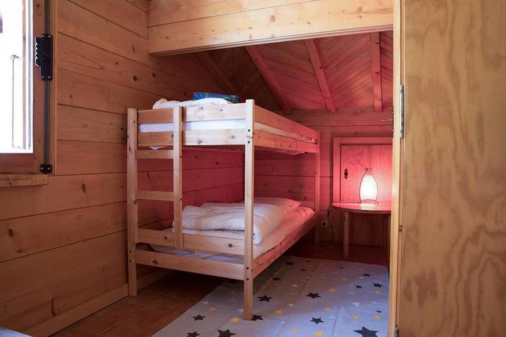 Gîte pour 8 personnes, avec jardin à Mijoux - 2