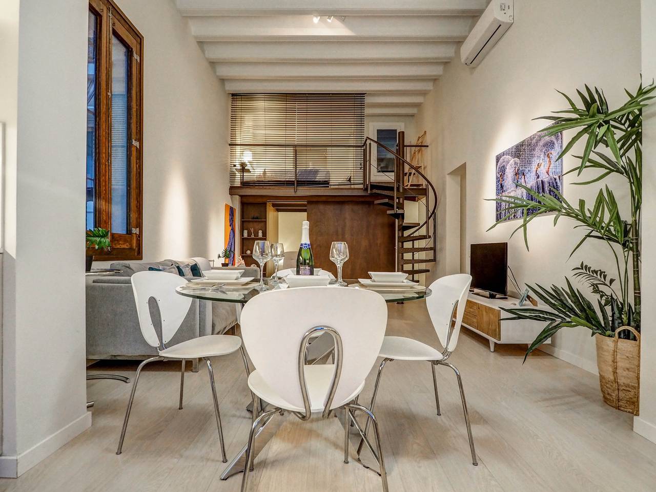 Entire apartment, En Vogue by Hello Homes Sitges in Sitges, Garraf