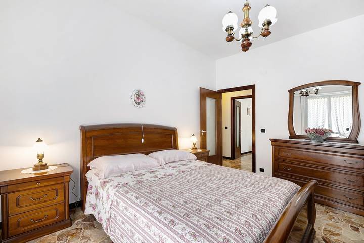 Appartamento intero, Appartamento 'Casa Grace - Casa Al Mare' con vista montagna, balcone e Wi-Fi in Sant' Ermete, Vado Ligure