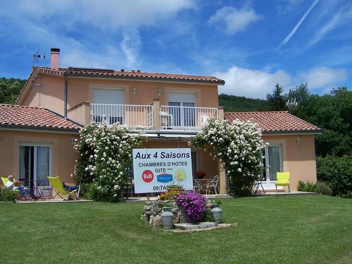 Chambre d’hôte pour 6 personnes, avec piscine ainsi que vue et jardin