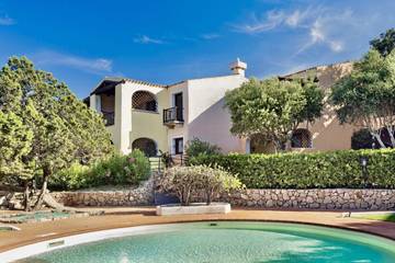 Gîte pour 2 personnes, avec jardin et piscine, animaux acceptés à Arzachena