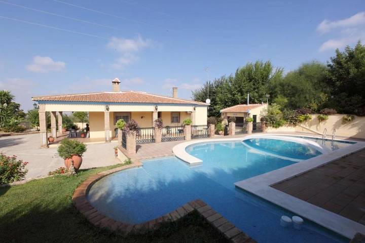 Casa de vacaciones para 10 personas, con Terraza además de Jardín y Piscina en Sanlúcar la Mayor