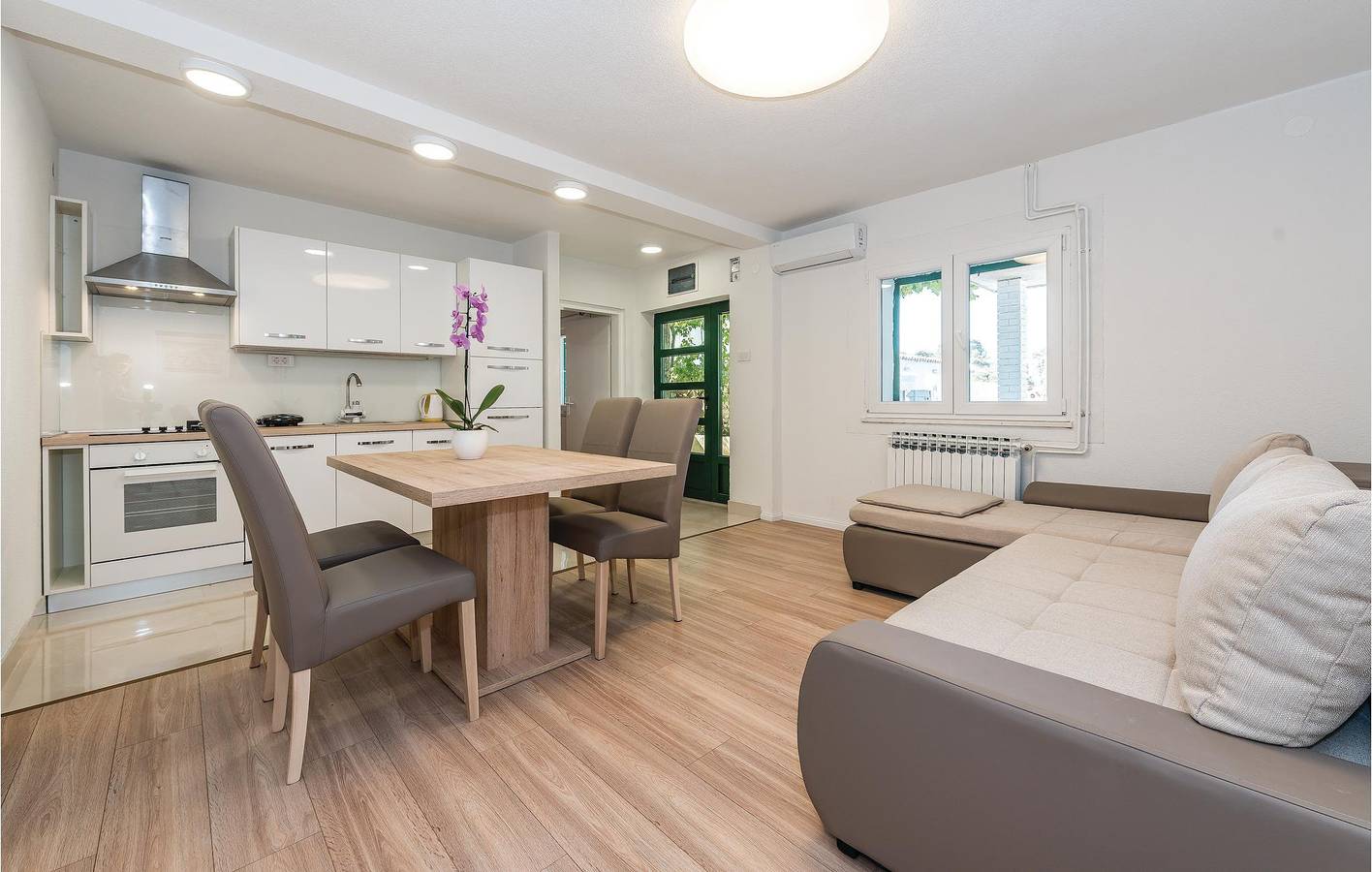 Apartamento vacacional entero, Apartamento de vacaciones para 3 personas con sauna in Šibenik, Condado De Šibenik-Knin