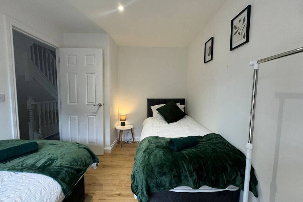 September Disc Long Stay - Contractors in Haydon Wick, South West England