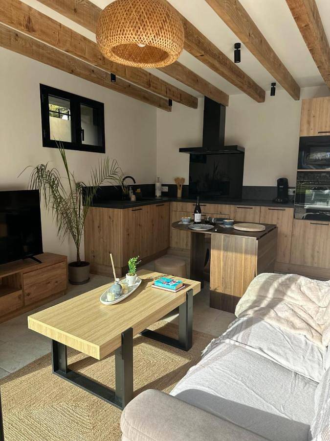 Location de vacances pour 4 personnes, avec terrasse ainsi que vue et jardin à Pouzac - 3