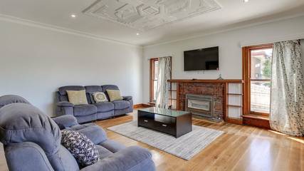 Holiday Home for 10 People in Lakes Entrance, Shire of East Gippsland, Photo 4
