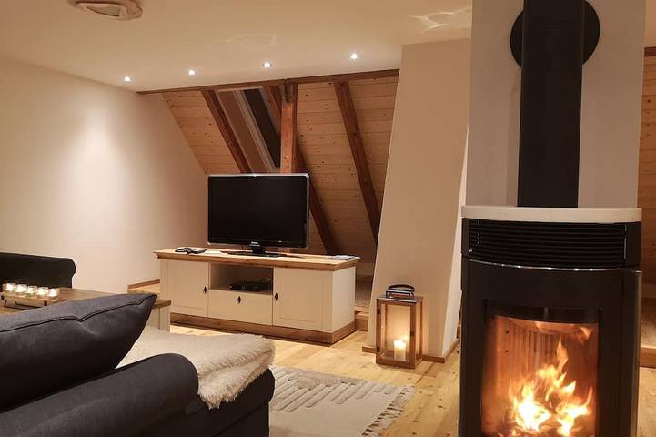 Ferienwohnung für 6 Personen, mit Balkon und Whirlpool sowie Garten und Sauna