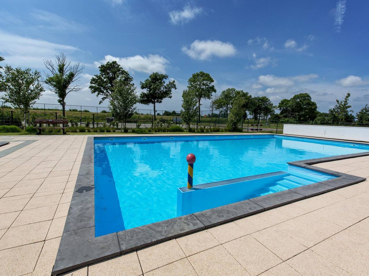 Gezellig Nederlands chalet met terras in Graft-De Rijp, Nederlandse kust