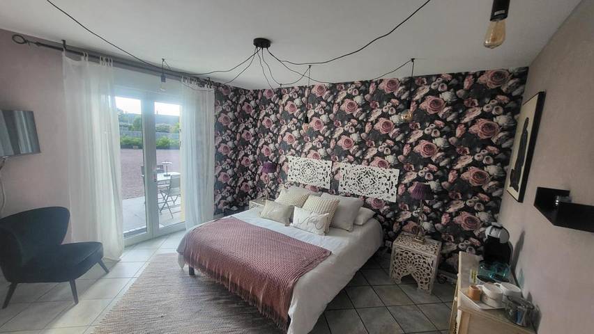 Location de vacances pour 2 personnes, avec jardin ainsi que terrasse et vue à Le Molay-Littry - 2