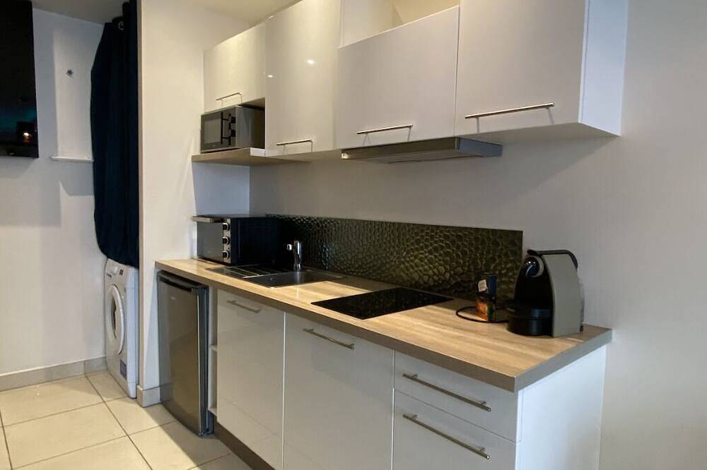 Appartement entier, Studio meublé et équipé en plein centre-ville avec Wifi Gratuit in Montluçon, Région de Montluçon