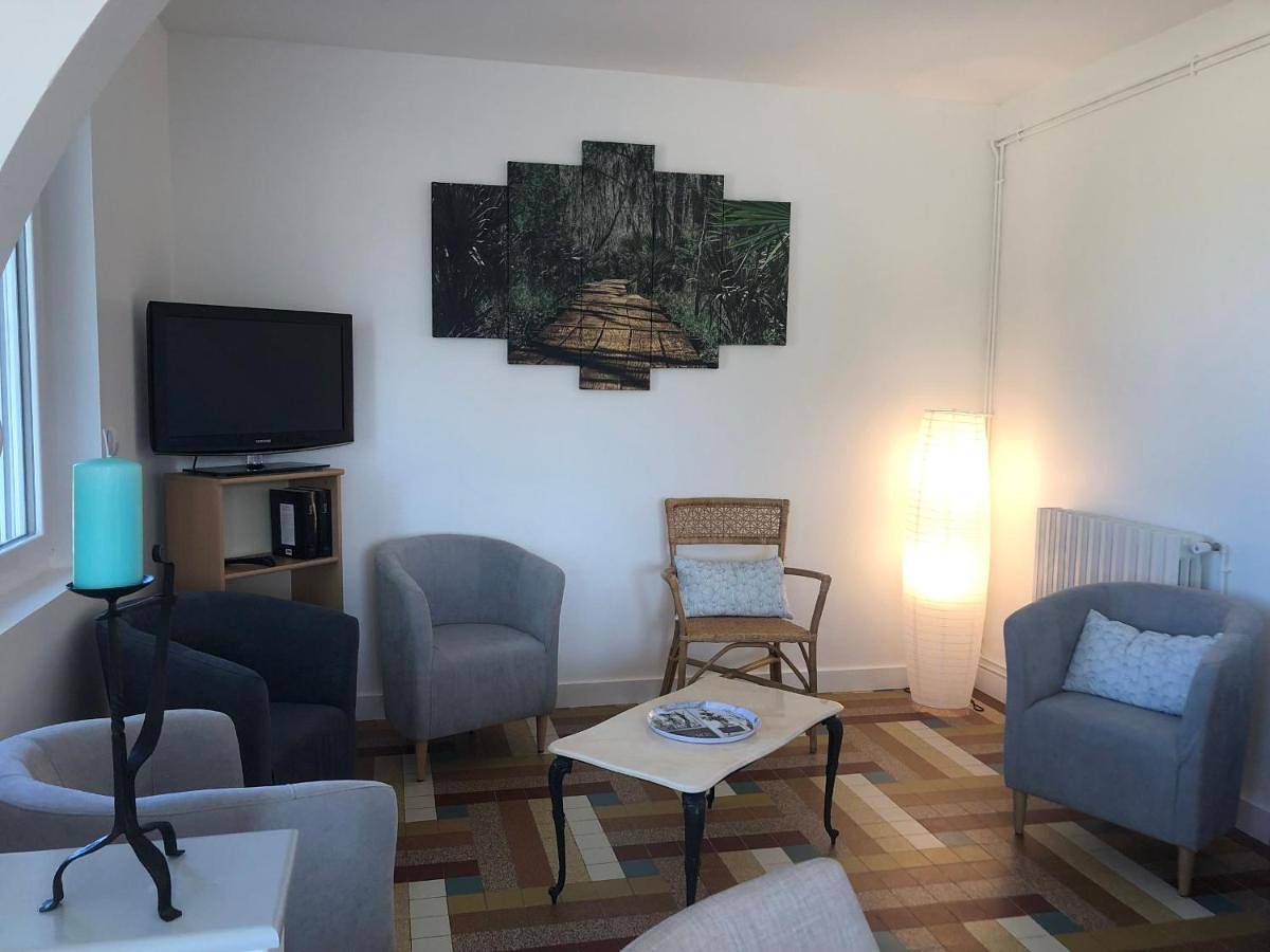 Holiday Home (8 Adults) in Poncé-sur-le-Loir, Sarthe
