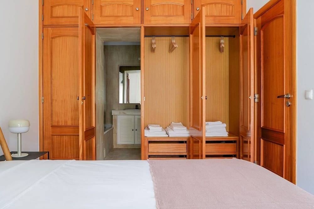 Ganze Wohnung, Blueground | Carcavelos, furniture & full kitchen in Carcavelos e Parede, Costa de Lisboa