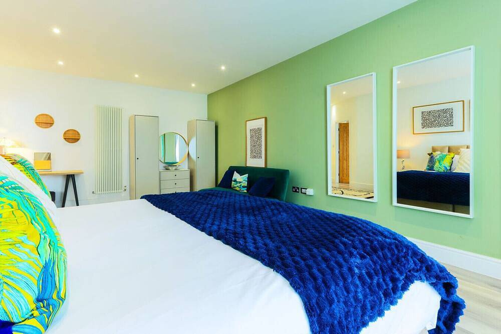 Entire apartment, Seaside Bliss:1-Bedroom Apt with Sea Views in Penarth, Cardiff