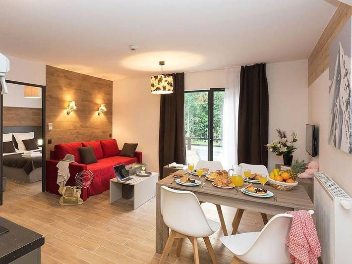 Camping pour 6 personnes, avec piscine ainsi que balcon et sauna en Haute-Savoie - 2