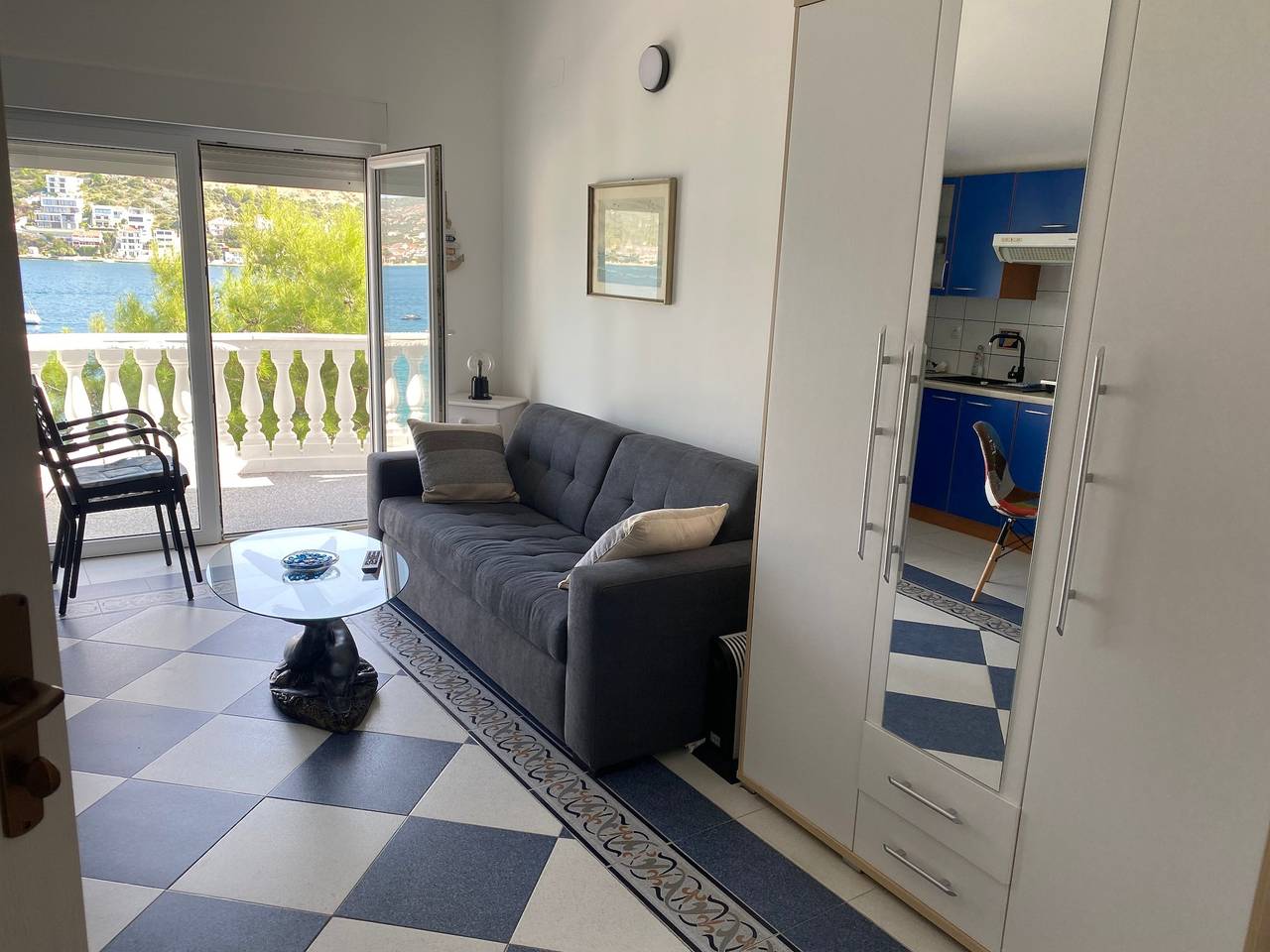 Cały apartament wypoczynkowy, Apartament wakacyjny dla 4 osób z balkon in Rogoznica, Żupania szybenicko-knińska