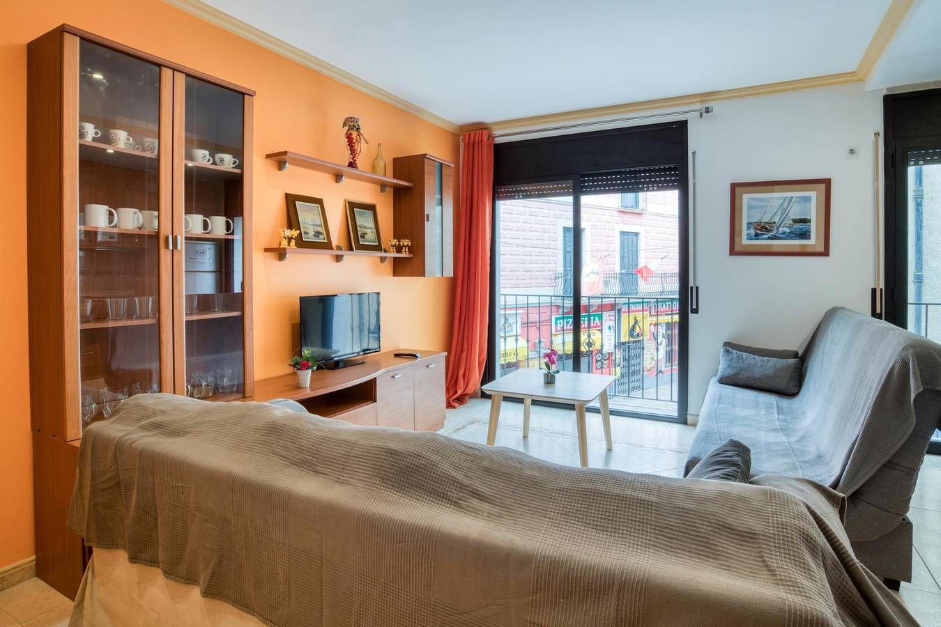 Appartement entier, Appartement "Yaco 2" proche plage, avec vue sur la mer & Wi-Fi in Central Lloret de Mar, Lloret de Mar