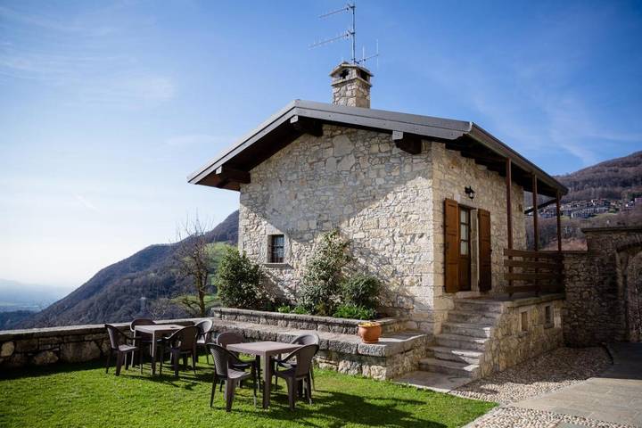 B&b per 6 persone, con Balcone e Idromassaggio nonché Terrazza e Giardino in Provincia di Bergamo