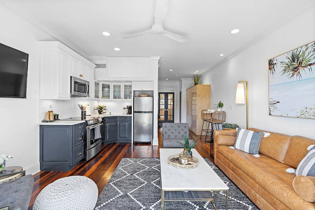 Ganze Wohnung, Waterfront, Sunset Views! Historic Dwtn-King Bed-Luxury with Free Parking! in Wilmington, New Hanover County