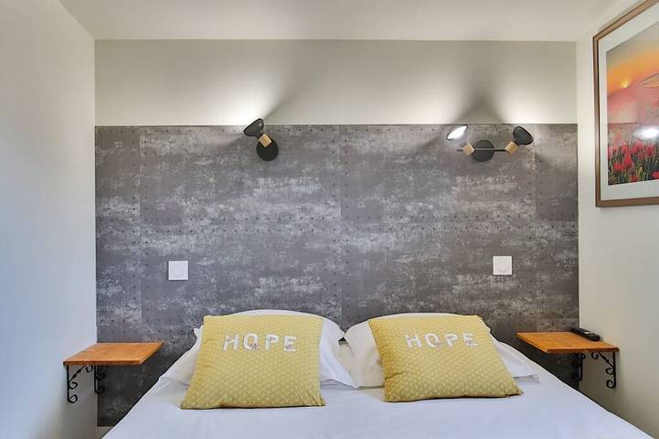 Chalet-Campagne-Confortable-Baño para personas con movilidad reducida-Vista a... in Clermont-Créans, Sarthe