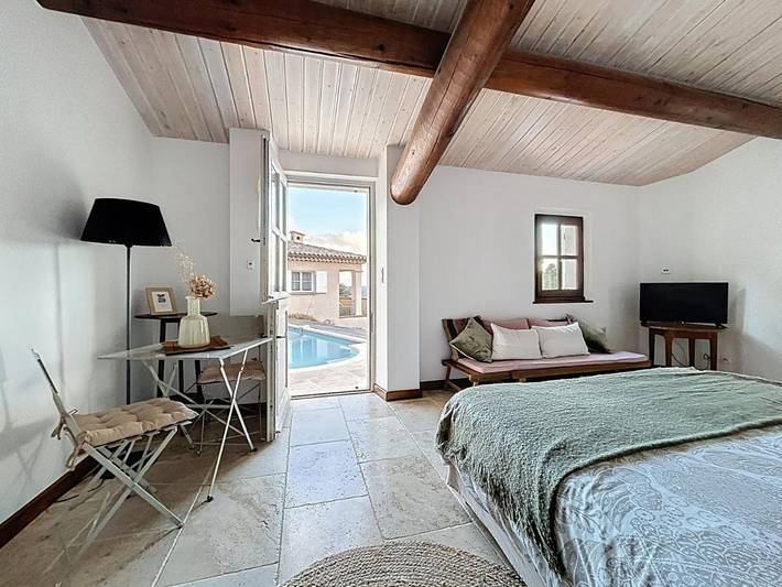 Gîte pour 2 personnes, avec jardin ainsi que vue et piscine à Villeneuve - 4