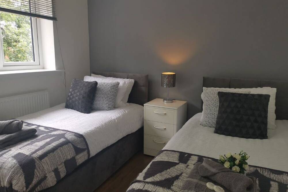 Entire apartment, Srk- Private Luxury Apartments with Parking in Peterborough