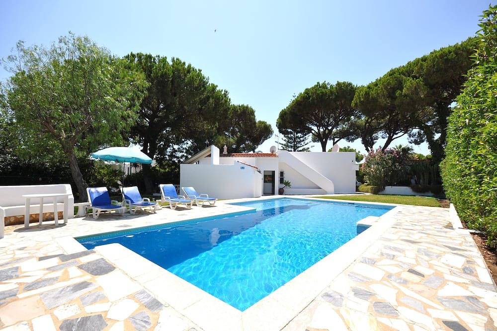 Delightful single-storey villa, private pool, free air conditioning and wifi in Quarteira, Faro Distrikt
