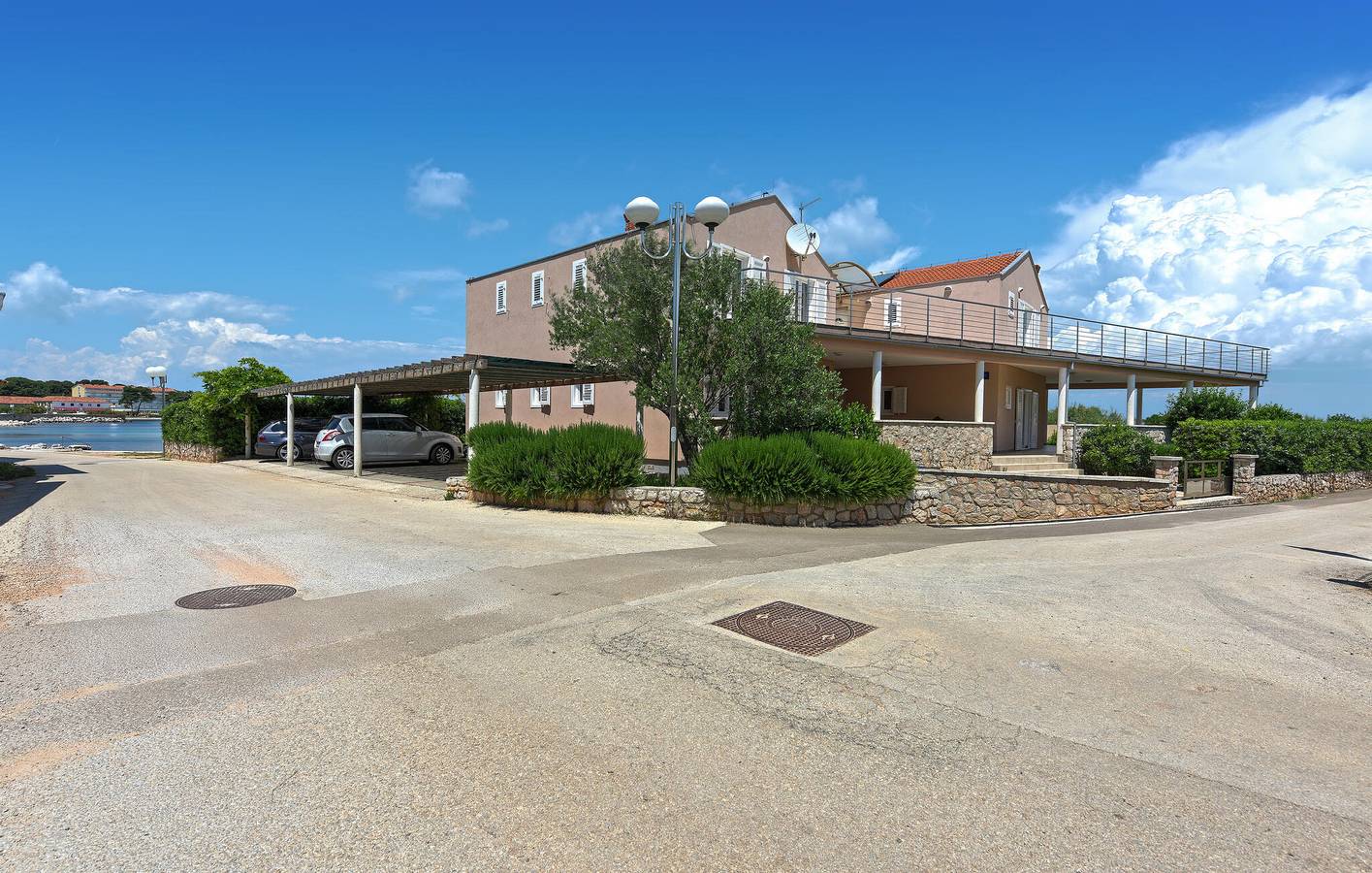 Apartamento vacacional entero, Apartamento de vacaciones para 4 personas con terraza in Ugljan, Isla de Ugljan