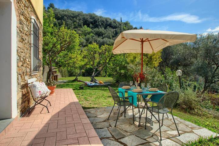 Ferienhaus für 2 Personen, mit Pool und Balkon/Terrasse in Ligurien
