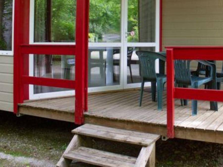 Flower Camping De la Plage - Chalet 6 persons - Comfort 27m² 2 bedrooms + covered terrace 10m² - Tv in Saint-Cirq-Lapopie, Causses du Quercy Regional Nature Park